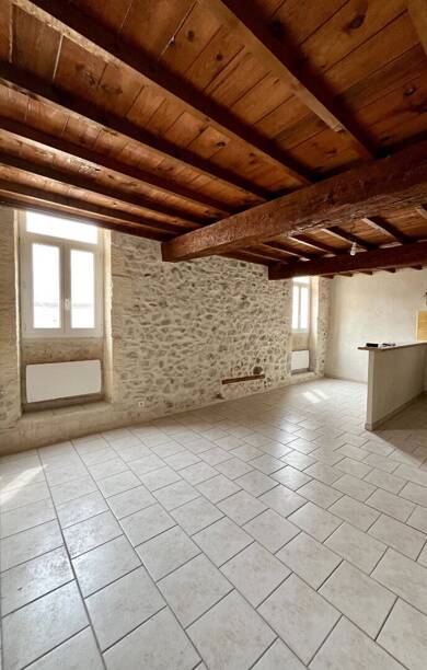 Appartement à louer 600 € 2 pièces 1 chambre 53 m² Étage 1/2 Boulbon 13150