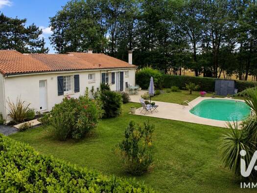 Maison de plain-pied à vendre 310 000 € 5 pièces 3 chambres 100 m² 3 481 m² de terrain Chermignac 17460