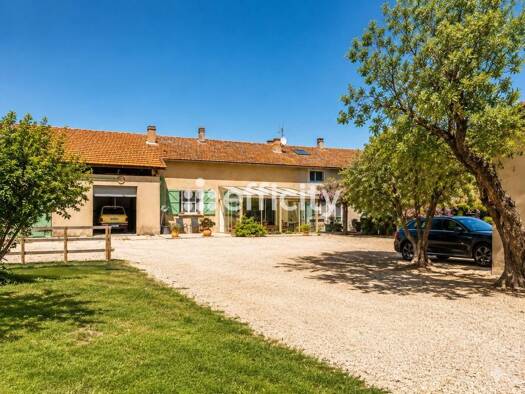Maison à vendre 775 000 € 7 pièces 5 chambres 242 m² 18 411 m² de terrain Est Eyguières 13430