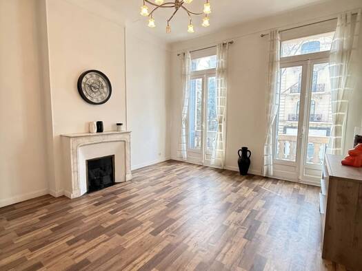 Appartement à vendre 420 000 € 3 pièces 2 chambres 72,71 m² 1er étage Carnot Cannes 06400