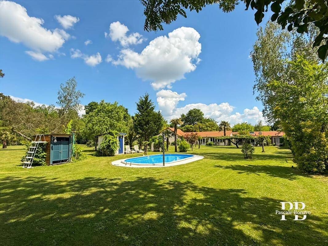 Maison à vendre, 248m², VENDAYS MONTALIVET