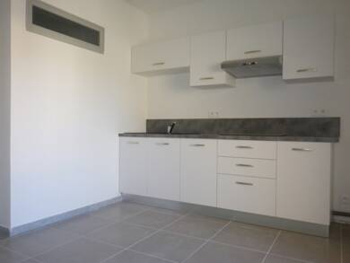 Appartement à louer 520 € 2 pièces 1 chambre 40 m² Étage 1/3 Orange 84100
