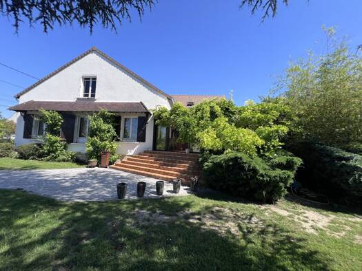 Maison à vendre 665 600 € 8 pièces 5 chambres 280 m² 880 m² de terrain La Groue Osny 95520