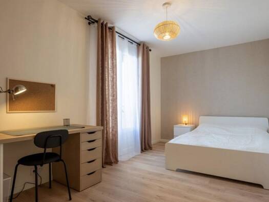 Appartement à louer 500 € 5 pièces 4 chambres 74 m² 5ème étage Talence 33400