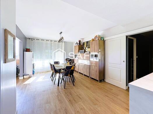 Appartement à vendre 189 000 € 5 pièces 3 chambres 89 m² Étage 3/3 Europe Tours 37100
