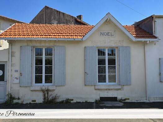 Maison de ville à vendre 357 000 € 3 pièces 2 chambres 56 m² 46 m² de terrain Le Genette La Rochelle 17000