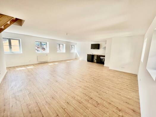 Duplex à louer 1 030 € 4 pièces 3 chambres 81 m² 2ème étage Crémieu 38460