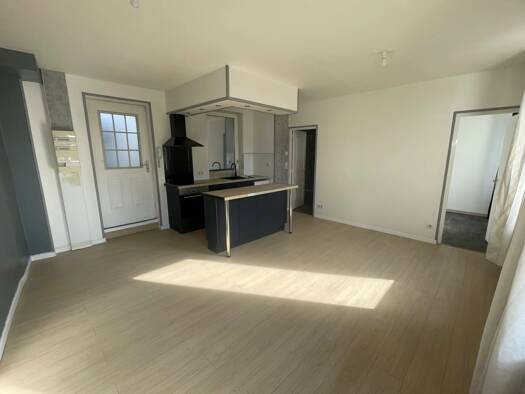 Appartement à louer 450 € 2 pièces 1 chambre 37 m² 1er étage Centre Ville Saint-Quentin 02100