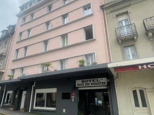 Hôtel à vendre Fonds de commerce 616 000 € 54 pièces 1 100 m² d'espace de restauration Centre-Soum Lourdes 65100