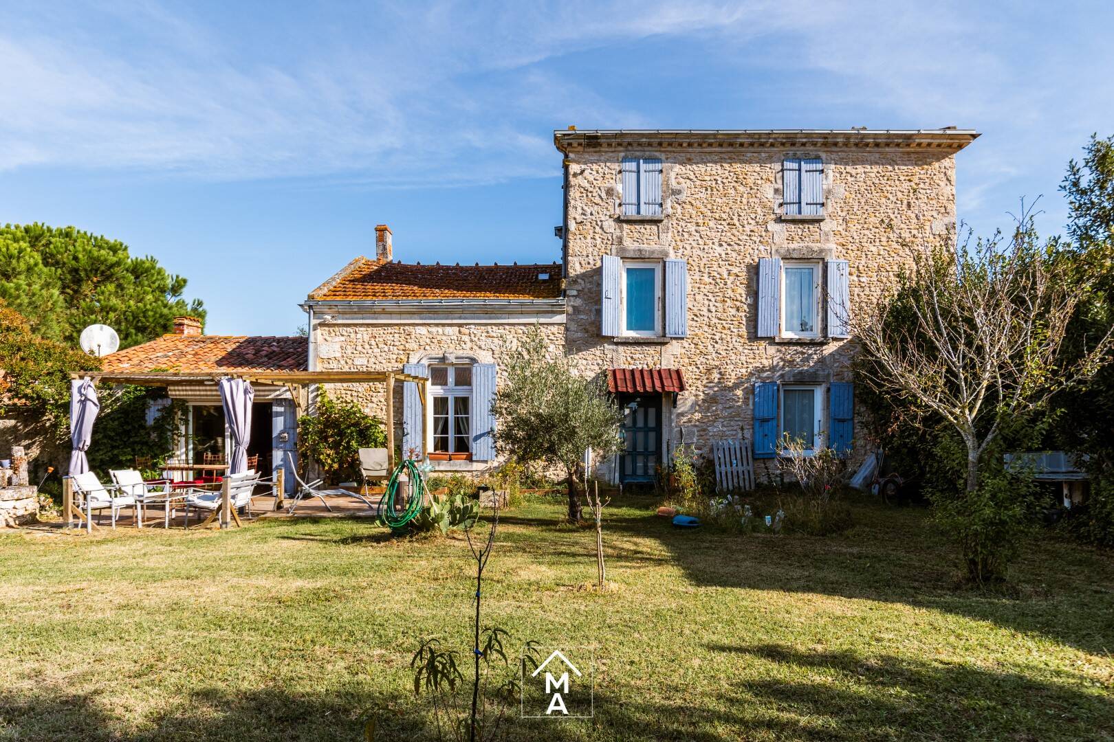 Maison à vendre, 258m², SAINT LAURENT DE LA PREE