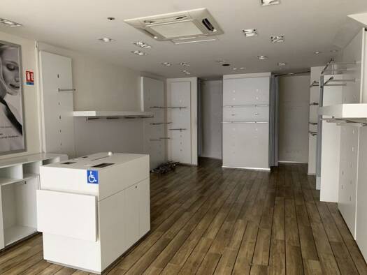 Boutique à vendre Fonds de commerce 550 € 74 m² de surface de vente Tulle 19000