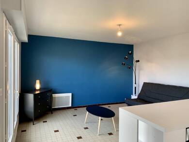 Appartement à louer 440 € 1 pièce 36 m² Dernier étage, Étage 3/3 disponible à partir du 04/09/2025 Paris Roanne 42300