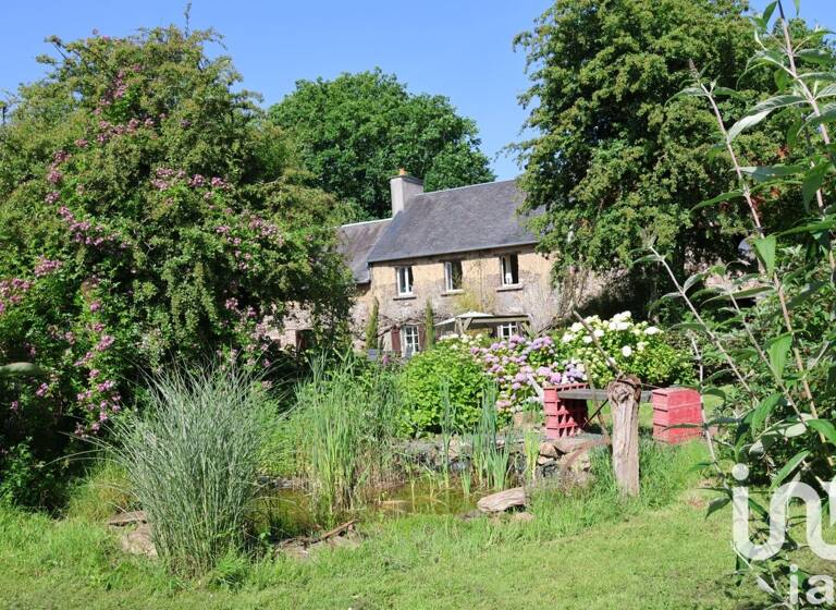Maison à vendre 185 000 € 7 pièces 3<br/>chambres 144 m²<br/>superficie 13 750 m²<br/>terrain Cerisy-la-Salle 50210