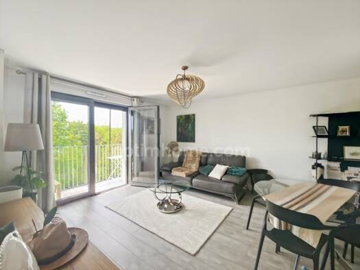 Appartement à vendre 230 000 € 2 pièces 1 chambre 46 m² Étage 3/4 Villaroy Guyancourt 78280