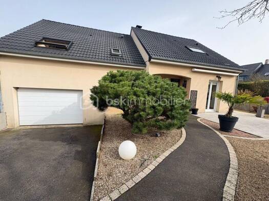 Maison à vendre 238 000 € 6 pièces 4 chambres 136 m² 606 m² de terrain Sud Ouest Mayenne 53100