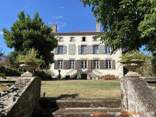Maison à vendre 440 000 € 17 pièces 12 chambres 570 m² 3 613 m² de terrain Oradour-sur-Vayres 87150