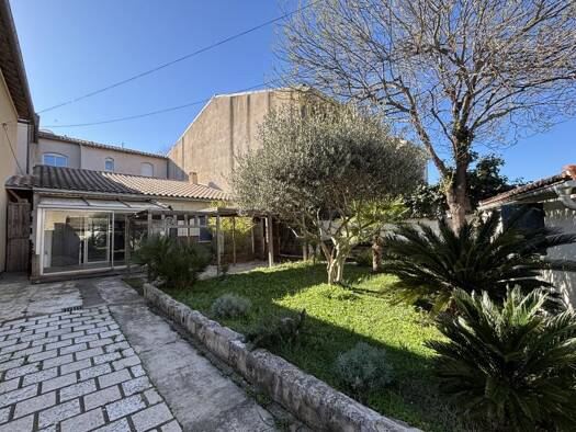 Maison de plain-pied à louer 870 € 2 pièces 1 chambre 50 m² 226 m² de terrain Abbaye-La Motte Villeneuve-lès-Avignon 30400