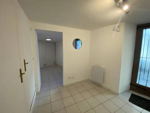 Appartement à louer 390 € 1 pièce 19,6 m² RDC Tourves 83170