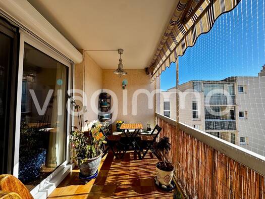 Appartement en viager occupé Bouquet 58 400 € 4 pièces 3 chambres 85,87 m² Étage 4/5 Saint Roch Toulon 83200