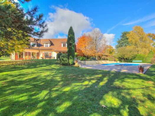 Maison à vendre 2 190 000 € 8 pièces 5 chambres 295 m² 2 711 m² de terrain Sud Ouest Divonne-les-Bains 01220