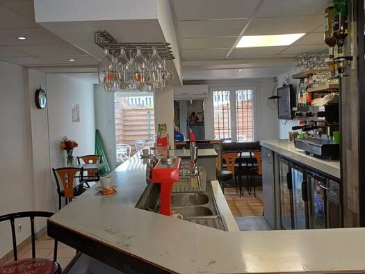 Bar / Café à vendre 252 000 € 125 m² d'espace de restauration Gisors 27140