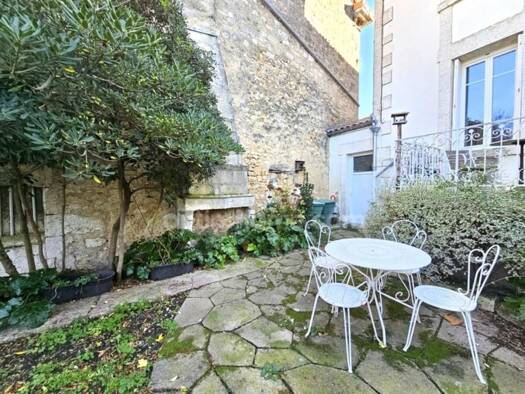 Maison à vendre 262 000 € 6 pièces 4 chambres 125 m² 355 m² de terrain Champ de Mars-Bussatte-Victor Hugo Angoulême 16000