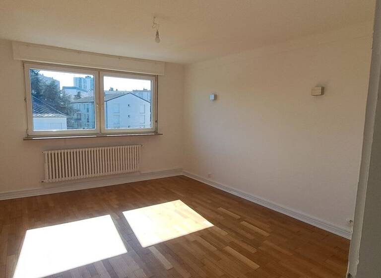 Appartement à louer 1 068 € 4 pièces 2<br/>chambres 76 m²<br/>superficie Dernier étage, 2/2<br/>étage Briquerie Thionville 57100