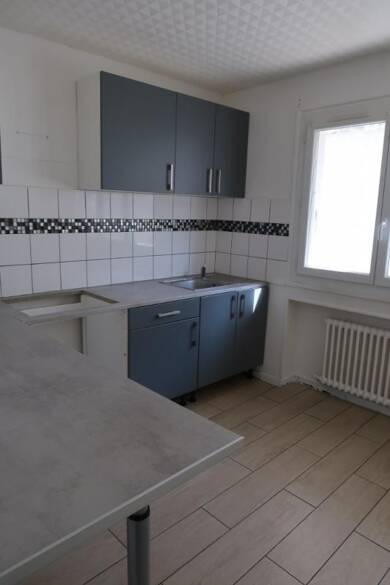 Appartement à louer 568 € 3 pièces 2 chambres 61 m² RDC Centre Ville Est Le Chambon-Feugerolles 42500