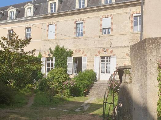 Maison à vendre 448 000 € 14 pièces 6 chambres 358 m² 1 994 m² de terrain La Ferté-Bernard 72400