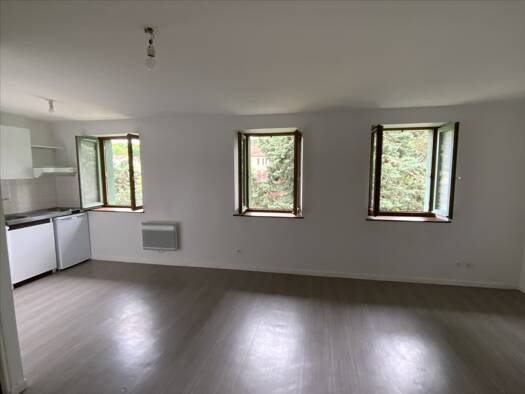 Appartement à louer 440 € 1 pièce 33 m² Étage 1/1 dès le 12/06/2026 Ouest Thermal Châtel-Guyon 63140