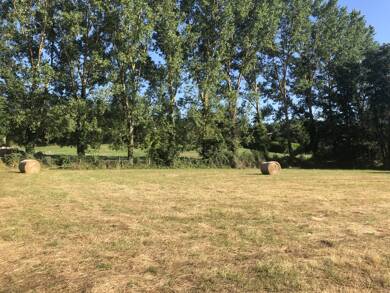 Terrain viabilisé à vendre 188 000 € 639 m² de terrain St Didier de Formans 01600