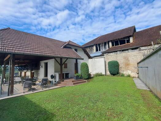 Maison à vendre 595 000 € 11 pièces 5 chambres 215 m² 5 547 m² de terrain Yenne 73170