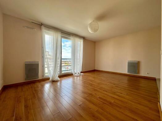 Appartement à louer 1 088 € 2 pièces 1 chambre 41 m² 3ème étage Brossolette-Vieux Bourg-Malraux Chatillon 92320