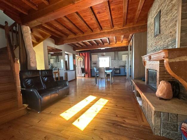 Appartement à vendre 220 000 € 5 pièces 4 chambres 110,1 m² Civrieux-d'Azergues 69380