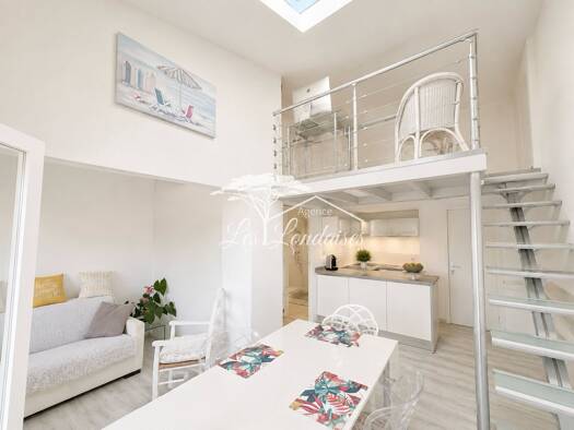 Appartement à vendre 295 000 € 3 pièces 1 chambre 45 m² Étage 3/3 La Londe-les-Maures 83250