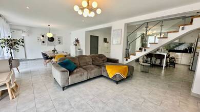 Maison à vendre 340 000 € 8 pièces 3 chambres 237 m² 749 m² de terrain Centre Ville Voujeaucourt 25420
