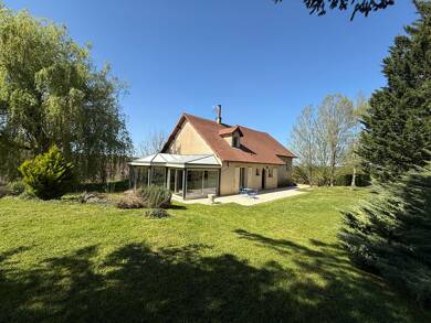Maison à vendre 395 200 € 10 pièces 4 chambres 154 m² 1 924 m² de terrain Lons le Saunier 39000