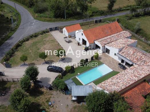 Villa à vendre 585 000 € 7 pièces 4 chambres 180 m² 2 565 m² de terrain Peripherie Saint-Jean-de-Monts 85160