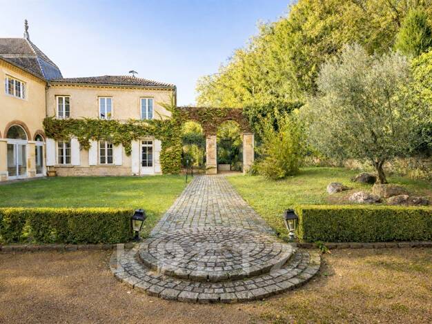 Château à vendre 2 000 000 € 10 pièces 7 chambres 1 000 m² 20 000 m² de terrain Montmerle-sur-Saône 01090