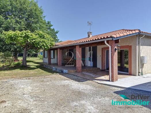 Maison de plain-pied à louer 1 320 € 5 pièces 3 chambres 107 m² 2 000 m² de terrain Bressols 82710