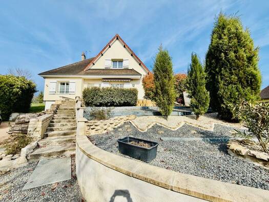 Maison à vendre 245 800 € 6 pièces 4 chambres 150 m² 1 818 m² de terrain Rotonde-13ème de Ligne Nevers 58000