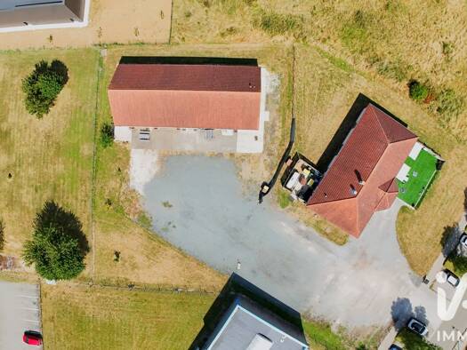 Local commercial à vendre 299 900 € 218 m² de surface de vente Ablis 78660
