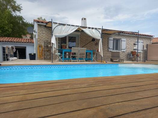 Maison de plain-pied à vendre 395 000 € 4 pièces 3 chambres 96,1 m² 701 m² de terrain Salernes 83690