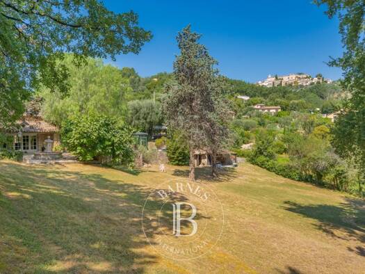 Maison de plain-pied à vendre 1 795 000 € 6 pièces 3 chambres 245 m² 6 000 m² de terrain Opio 06650