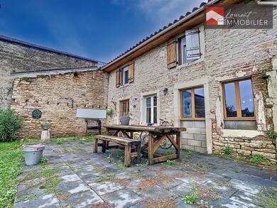 Maison à vendre 220 000 € 6 pièces 4 chambres 199 m² 697 m² de terrain Sermoyer 01190