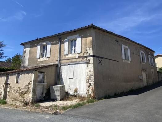 Maison à vendre 125 000 € 3 pièces 1 chambre 85 m² 683 m² de terrain Salles-Lavalette 16190