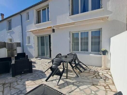 Maison à vendre 239 500 € 6 pièces 5 chambres 210 m² 180 m² de terrain Ballon 17290