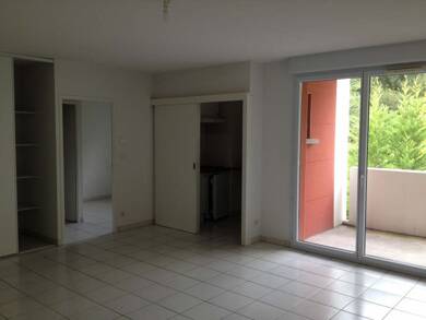 Appartement à louer 565 € 2 pièces 1 chambre 47 m² 1er étage Genissac 33420