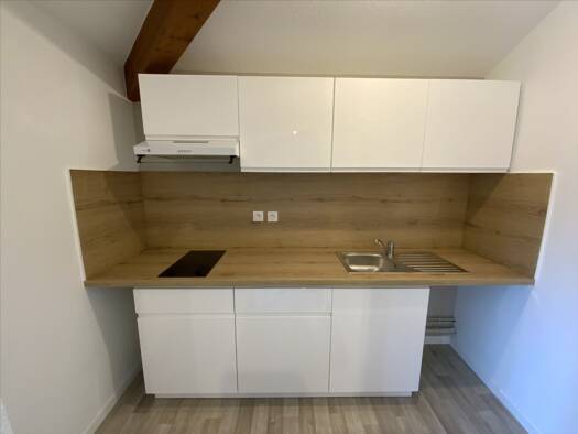 Appartement à louer 570 € 2 pièces 1 chambre 39,2 m² Étage 3/3 République Clermont-Ferrand 63000