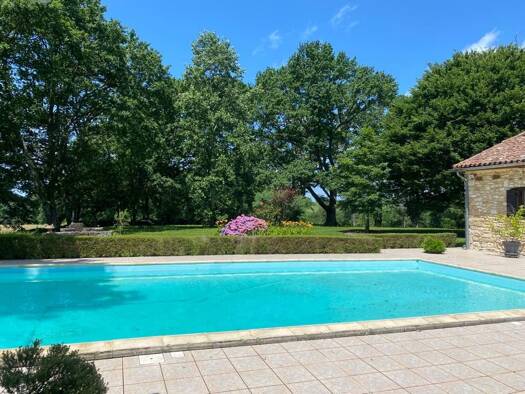 Maison à vendre 630 000 € 12 pièces 7 chambres 460 m² 20 093 m² de terrain Sauveterre-de-Béarn 64390